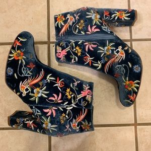 Lilian floral print booties size 7